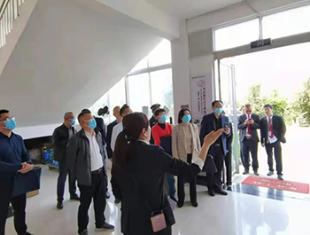 遂寧市政協(xié)歐斯云副主席、遂寧市經(jīng)信局黨委副書記譚止戈一行蒞臨我司