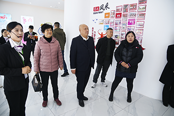 射洪市關(guān)工委執(zhí)行主任稅清亮、常務(wù)副主任龐明華一行蒞臨利美集團(tuán)指導(dǎo)黨建、關(guān)工委工作